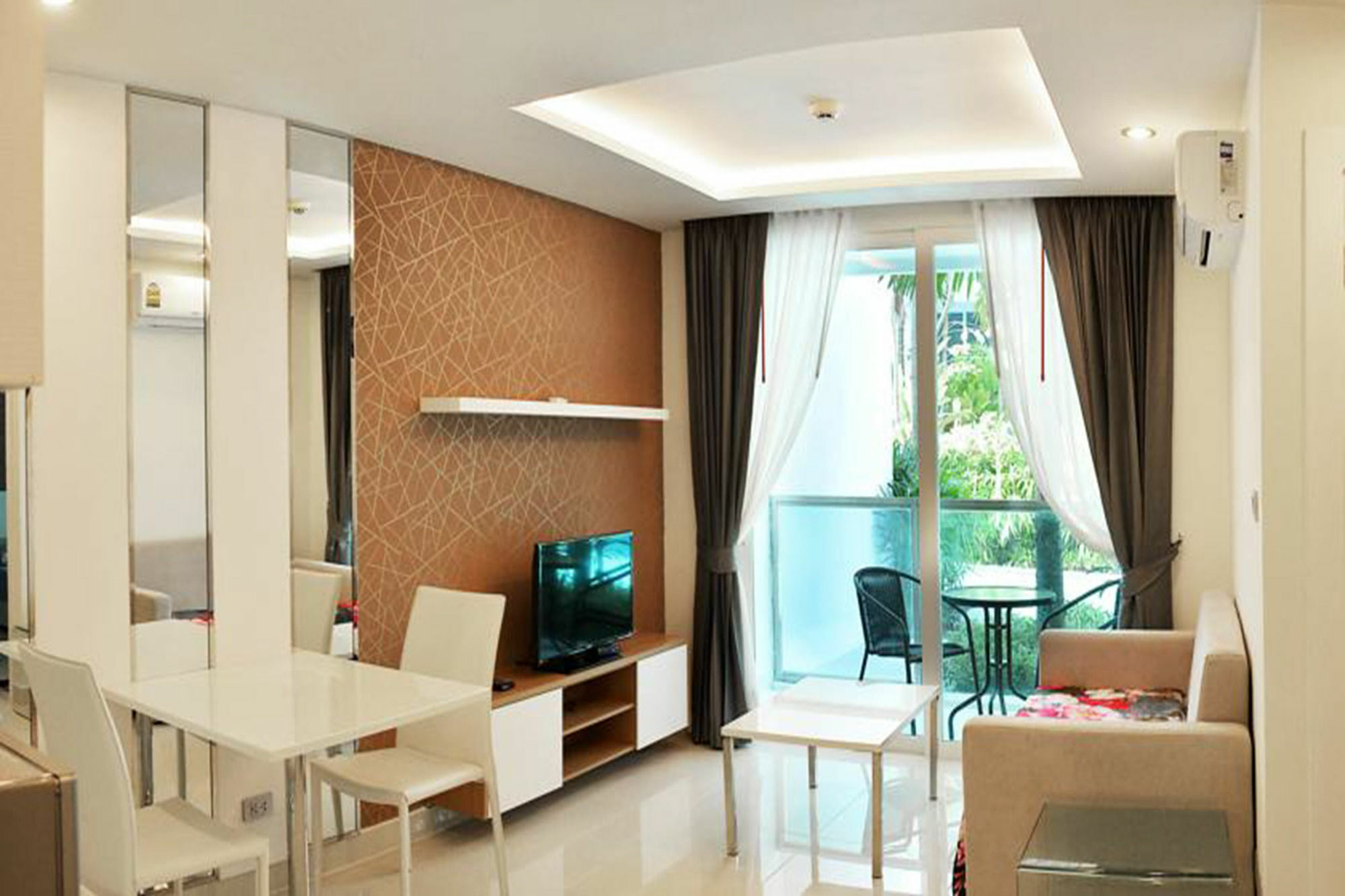 Amazon Pattaya Jomtien Apartments Екстер'єр фото